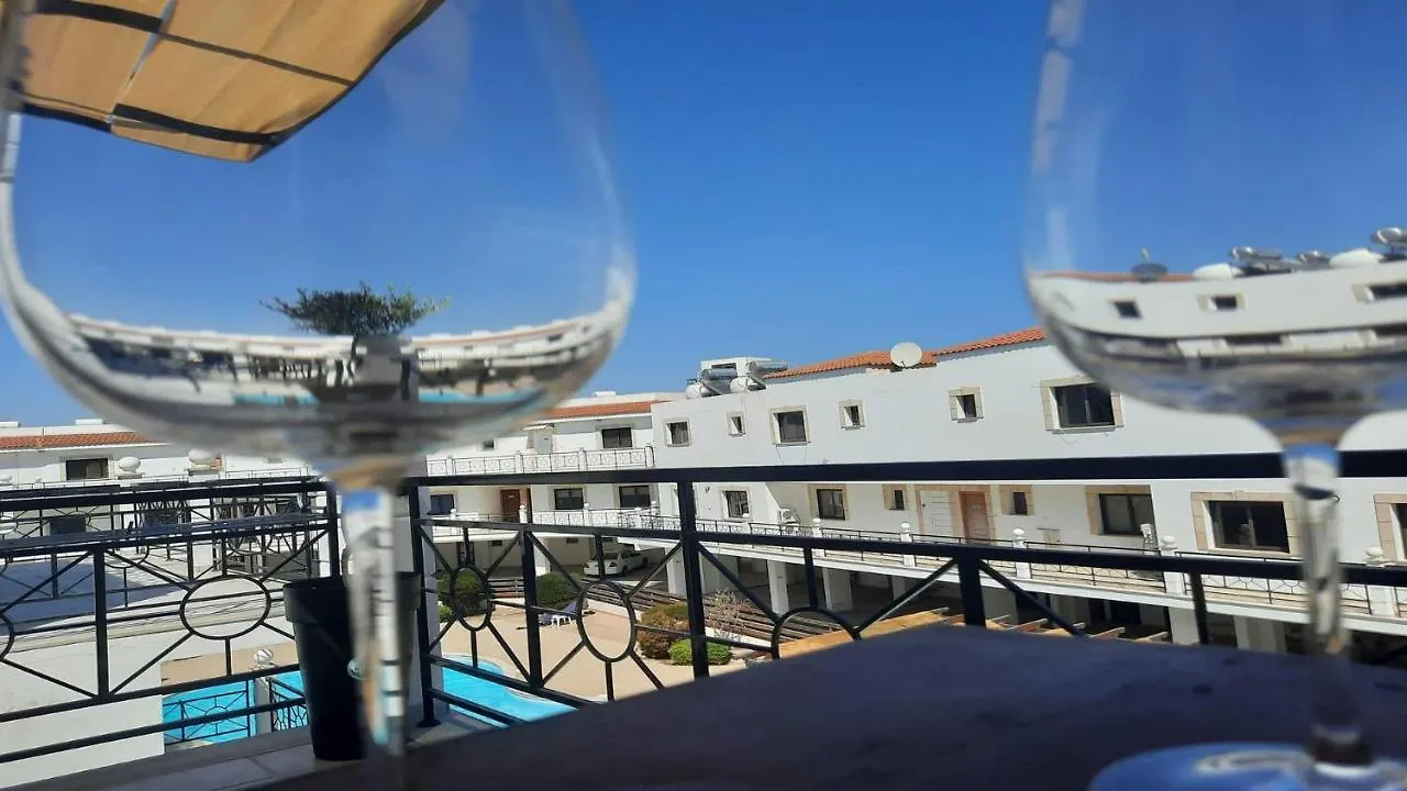 Paramount Gardens Resorts C201 라르나카 0*,