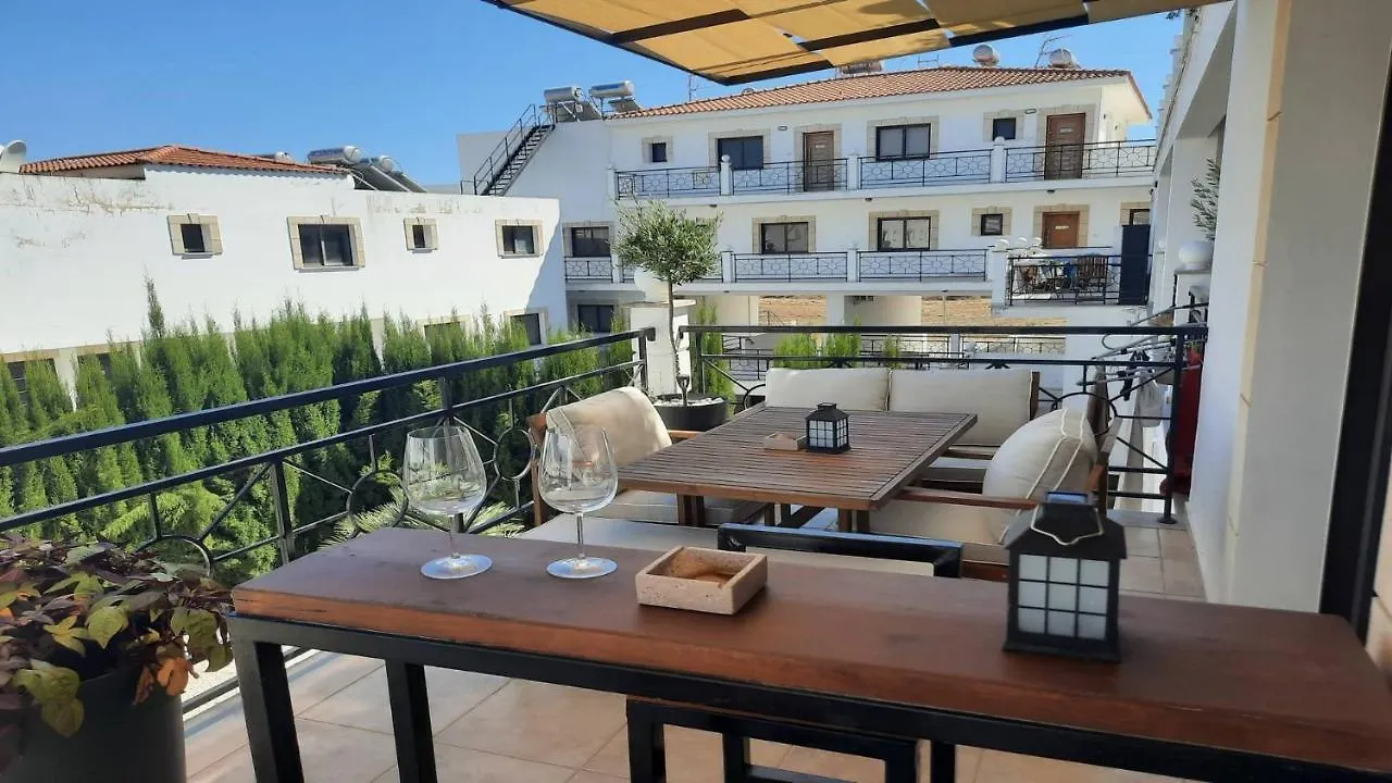 Paramount Gardens Resorts C201 라르나카