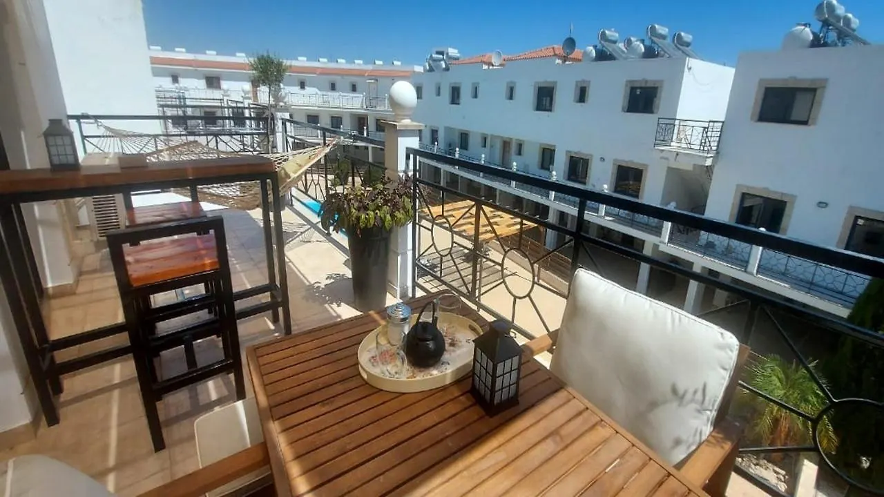 Paramount Gardens Resorts C201 라르나카 0*,