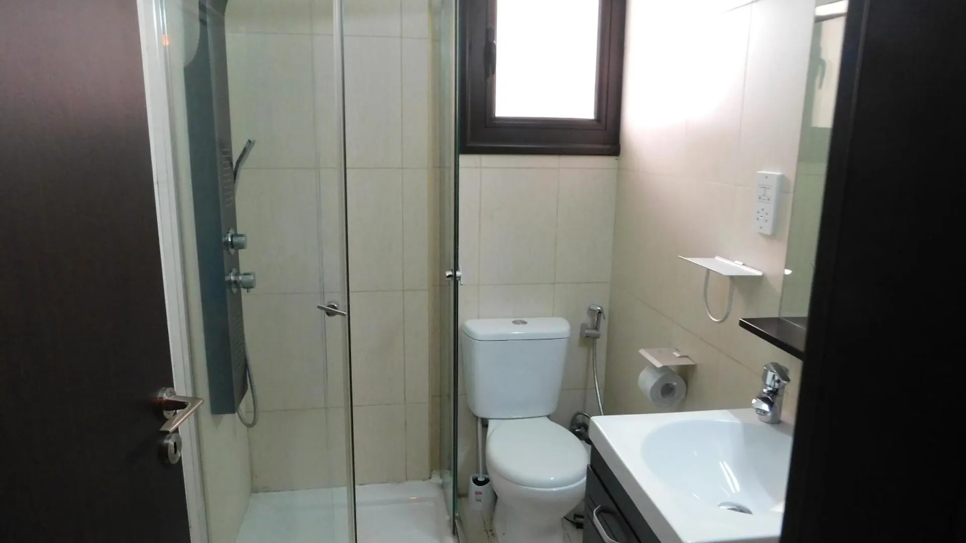 Paramount Gardens Resorts C201 라르나카 아파트